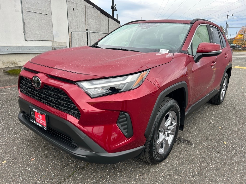 2025 Toyota RAV4 XLE's photo