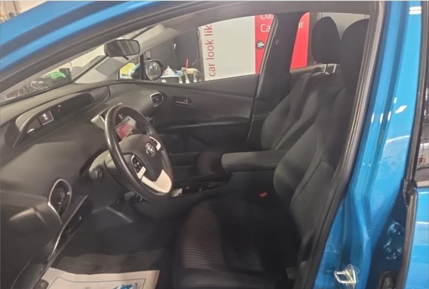 2017 Toyota Prius Prime Plus photo 3