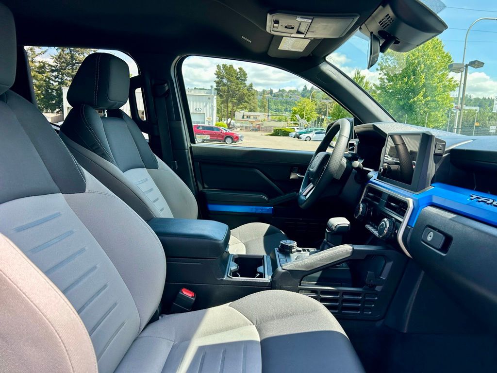2025 Toyota Tacoma SR5 - Photo 16
