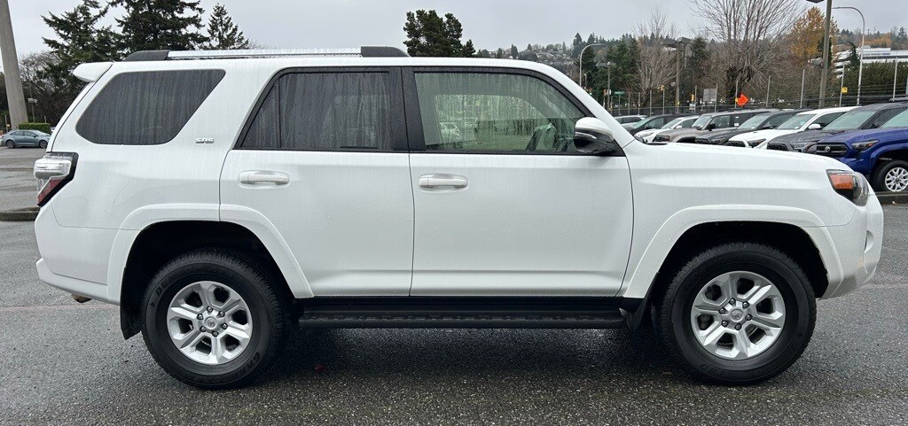 2024 Toyota 4Runner SR5 Premium photo 3