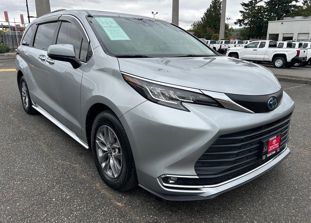 Certified 2022 Toyota Sienna XLE Minivan/Van
