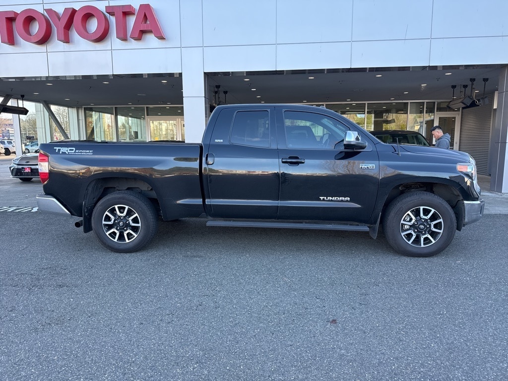 2016 Toyota Tundra SR5's photo