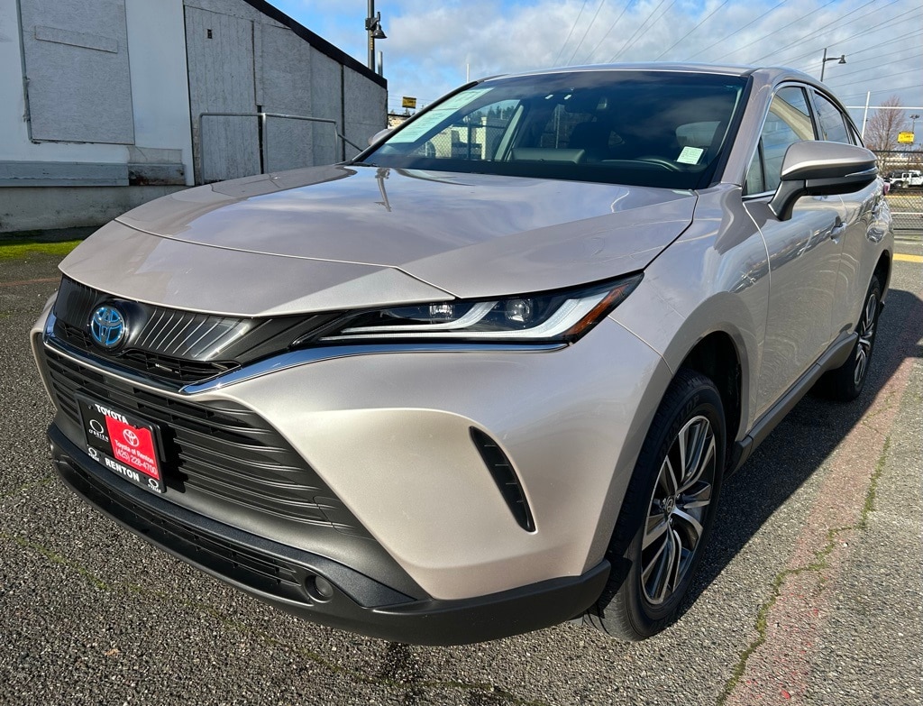 2024 Toyota Venza LE's photo