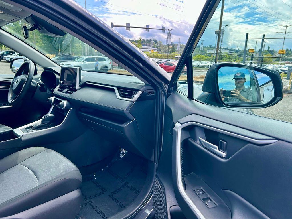2024 Toyota RAV4 XLE - Photo 15