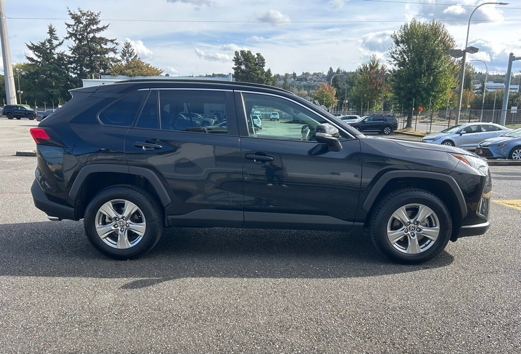 2024 Toyota RAV4 XLE photo 4
