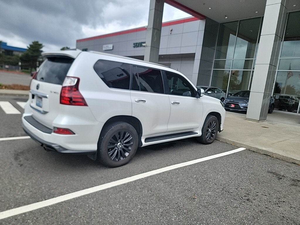 2022 Lexus GX 460 photo 2