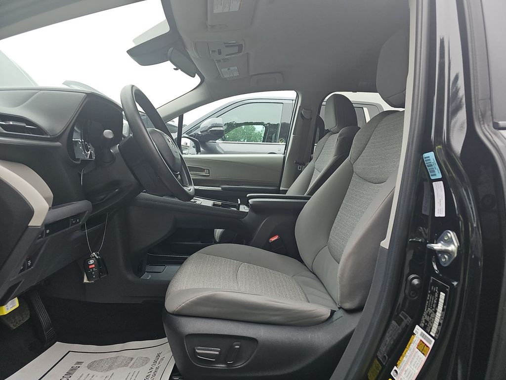 Used 2024 Toyota Sienna LE Minivan/Van