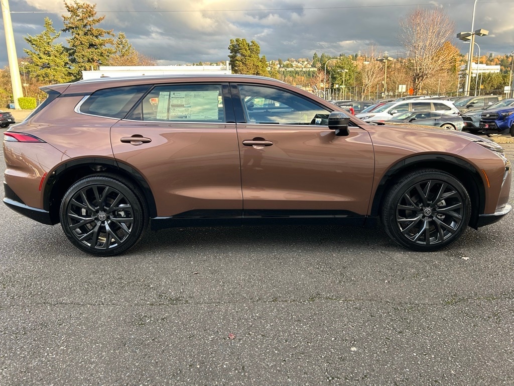 New 2025 Toyota Crown Signia Limited LIMITED