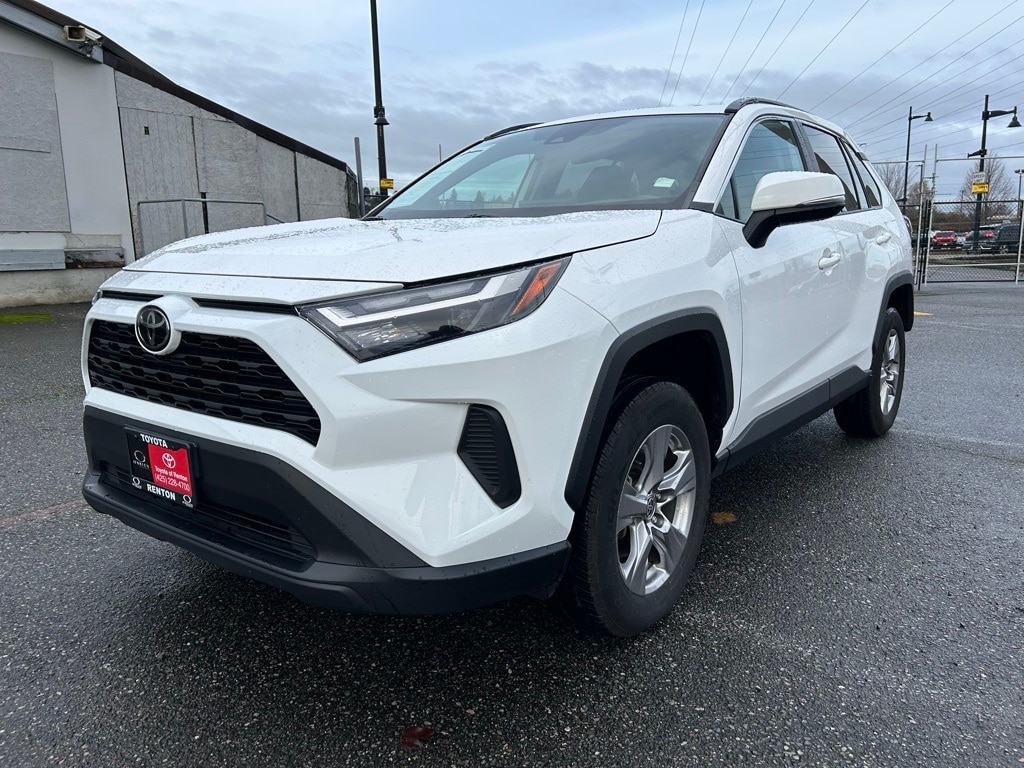 2023 Toyota RAV4 XLE's photo