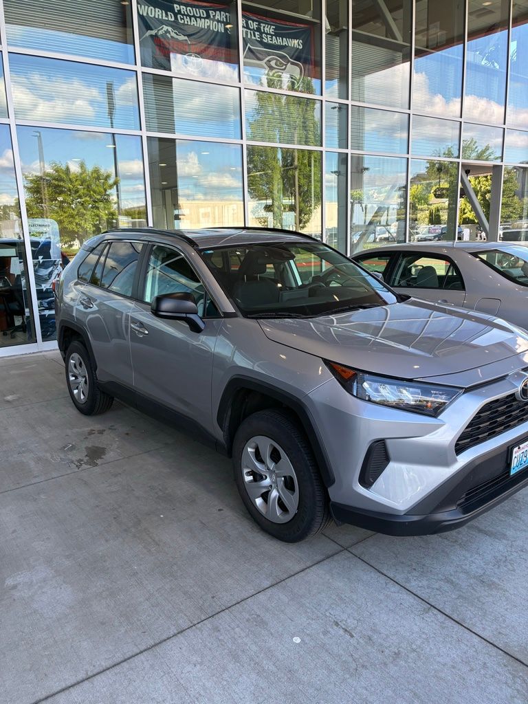 2021 Toyota RAV4 LE AWD's photo