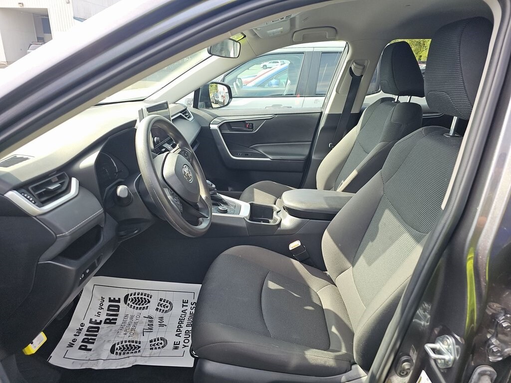 2024 Toyota RAV4 LE photo 2