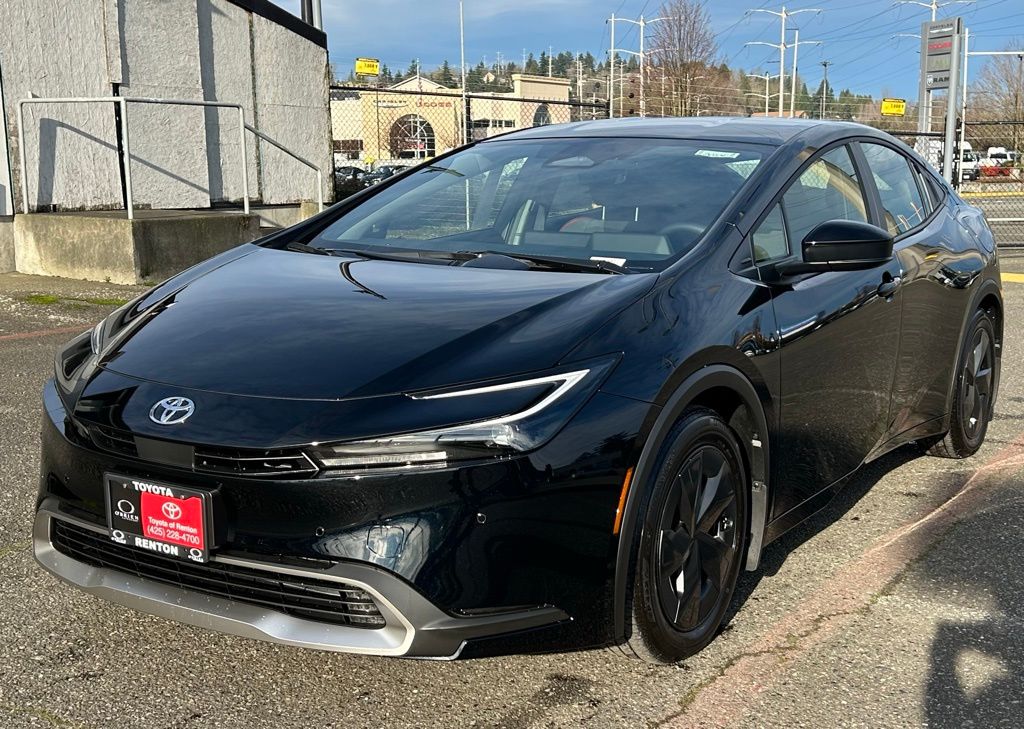 2026 Toyota Prius SE's photo