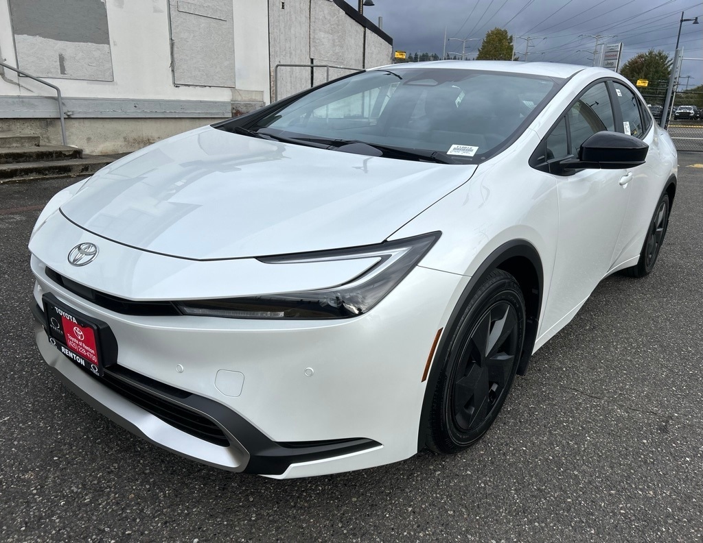 2026 Toyota Prius SE's photo