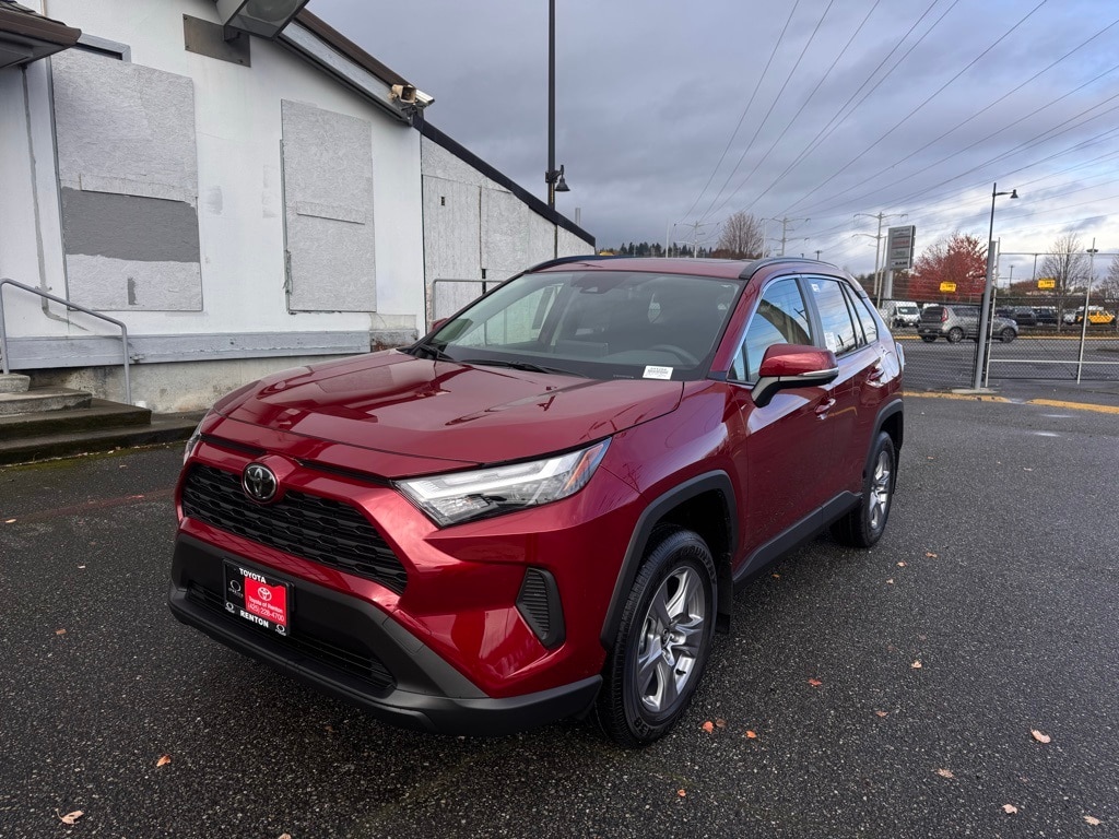 2025 Toyota RAV4 XLE's photo