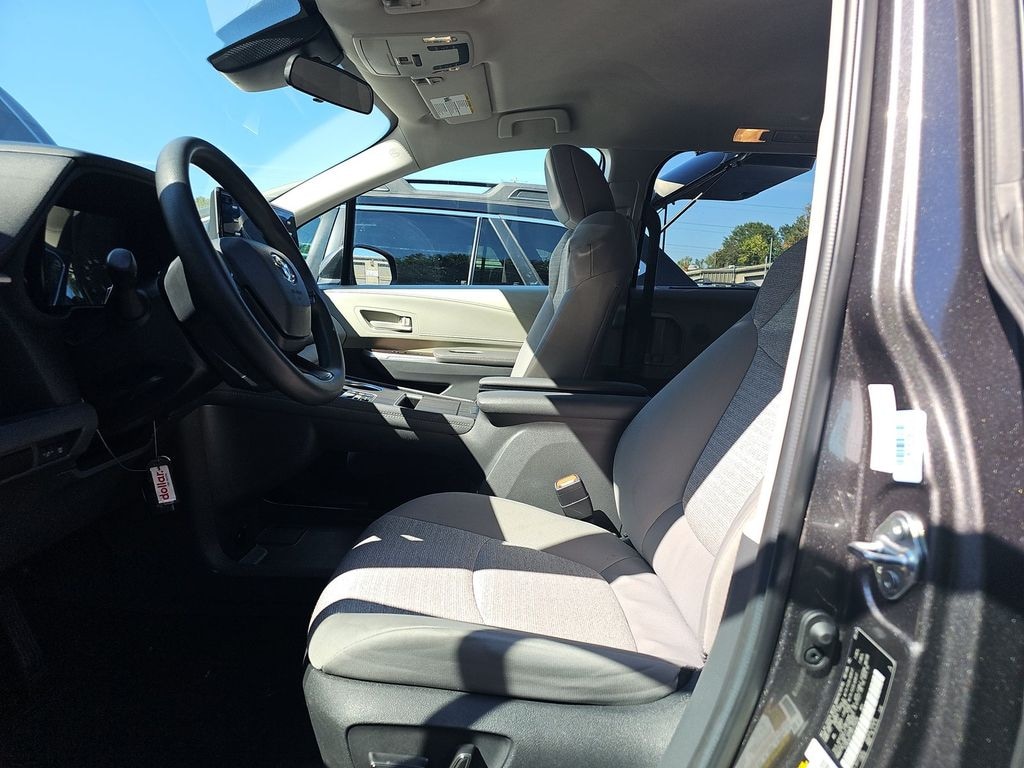 Used 2024 Toyota Sienna LE Minivan/Van