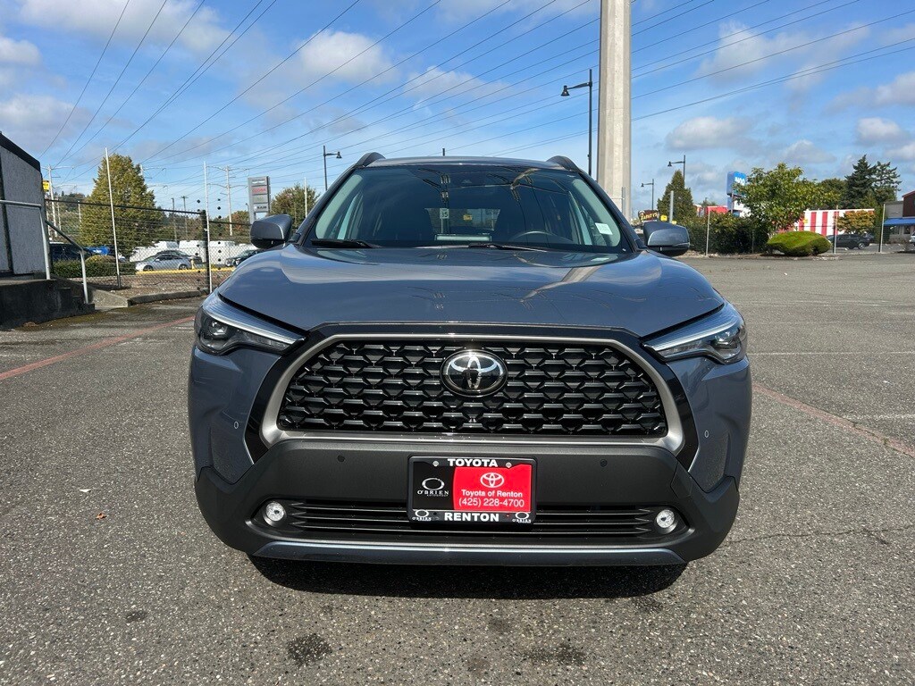 2022 Toyota Corolla Cross XLE photo 2