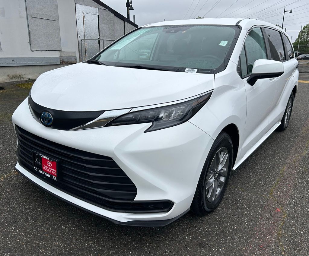 2024 Toyota Sienna LE 8-Passenger Hybrid AWD's photo