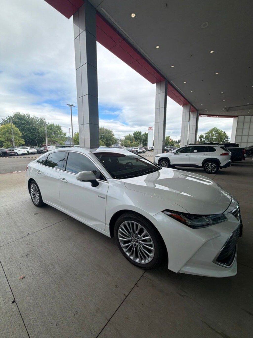 Used 2021 Toyota Avalon Hybrid Limited Sedan