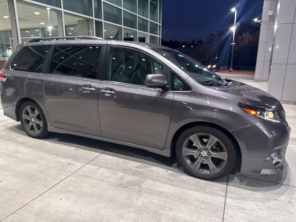 Used 2015 Toyota Sienna SE Minivan/Van