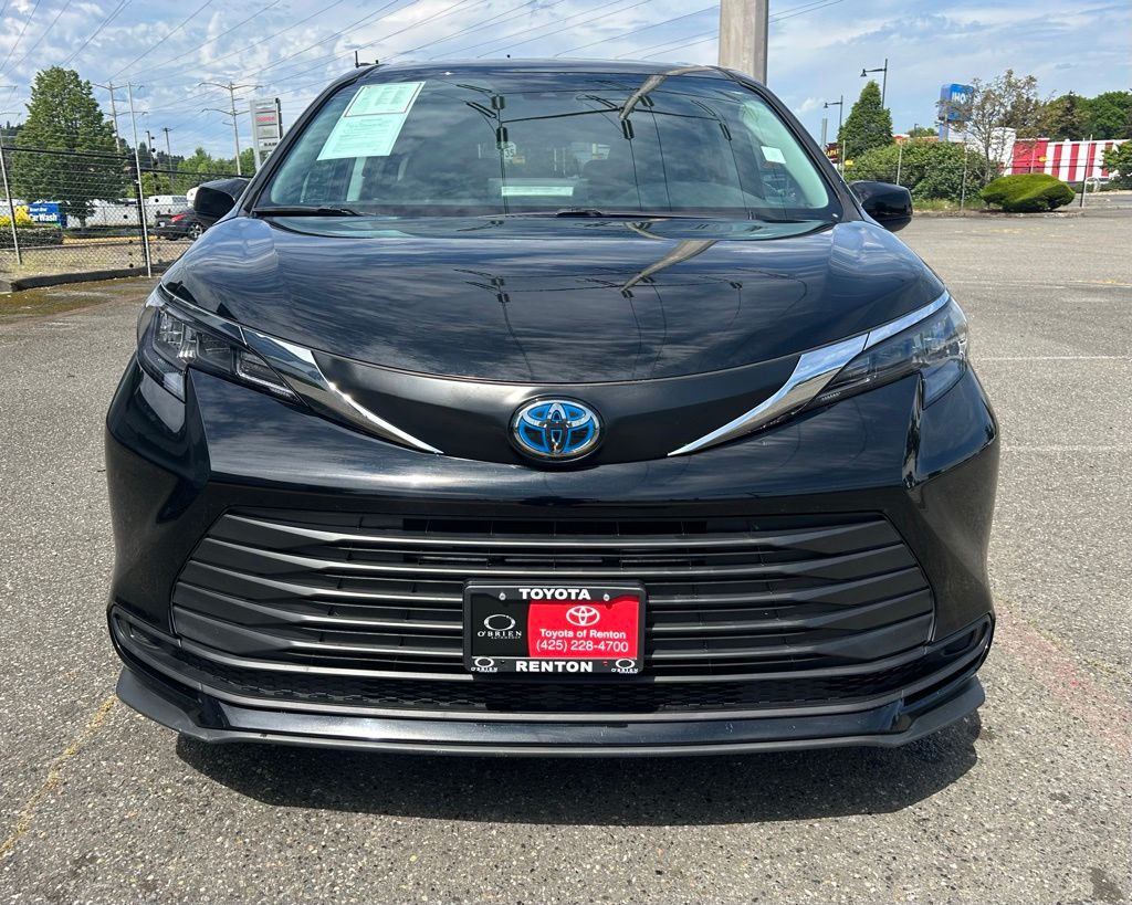 2024 Toyota Sienna LE 8-Passenger Hybrid AWD's photo