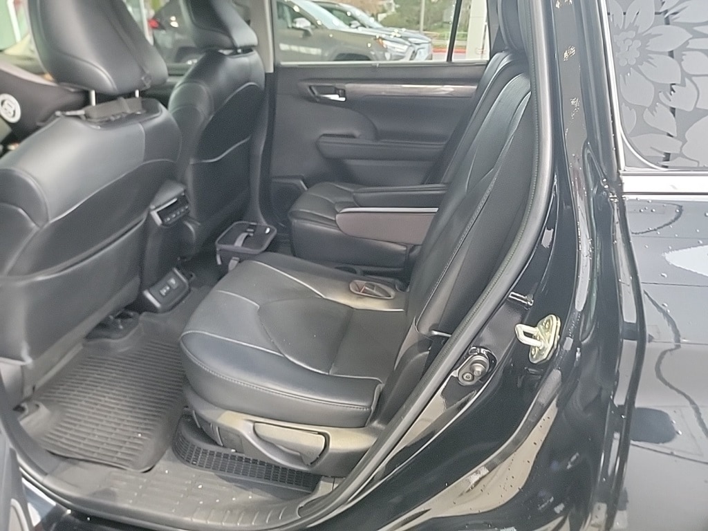 Used 2022 Toyota Highlander Hybrid Limited SUV