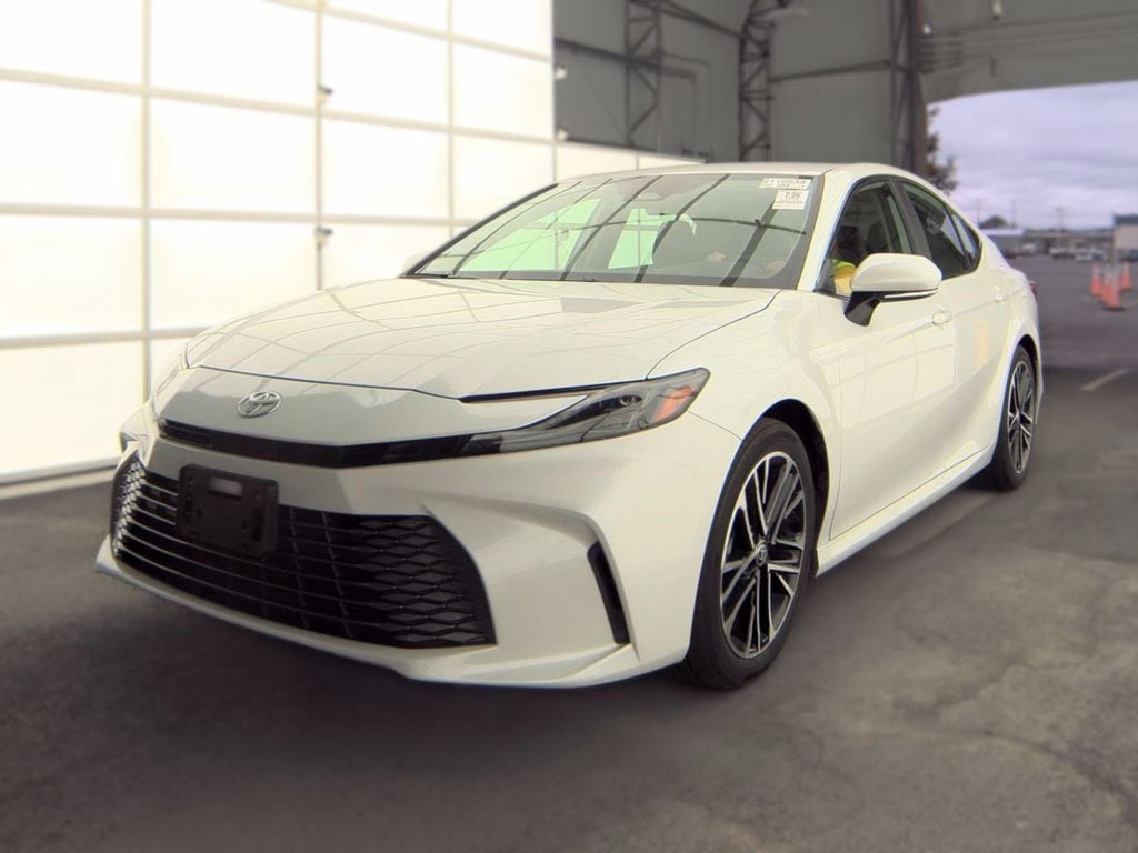 2025 Toyota Camry XLE Hybrid's photo