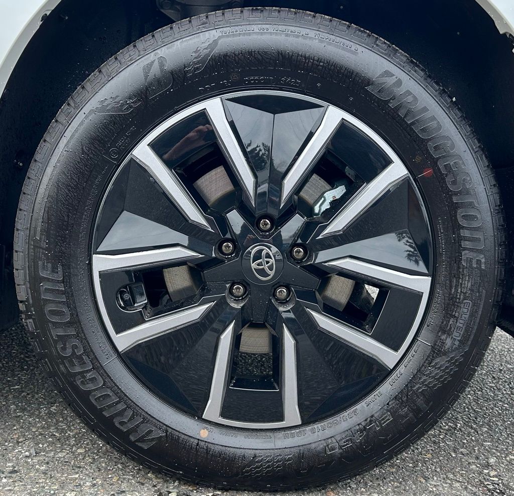 2026 Toyota bZ XLE - Photo 27