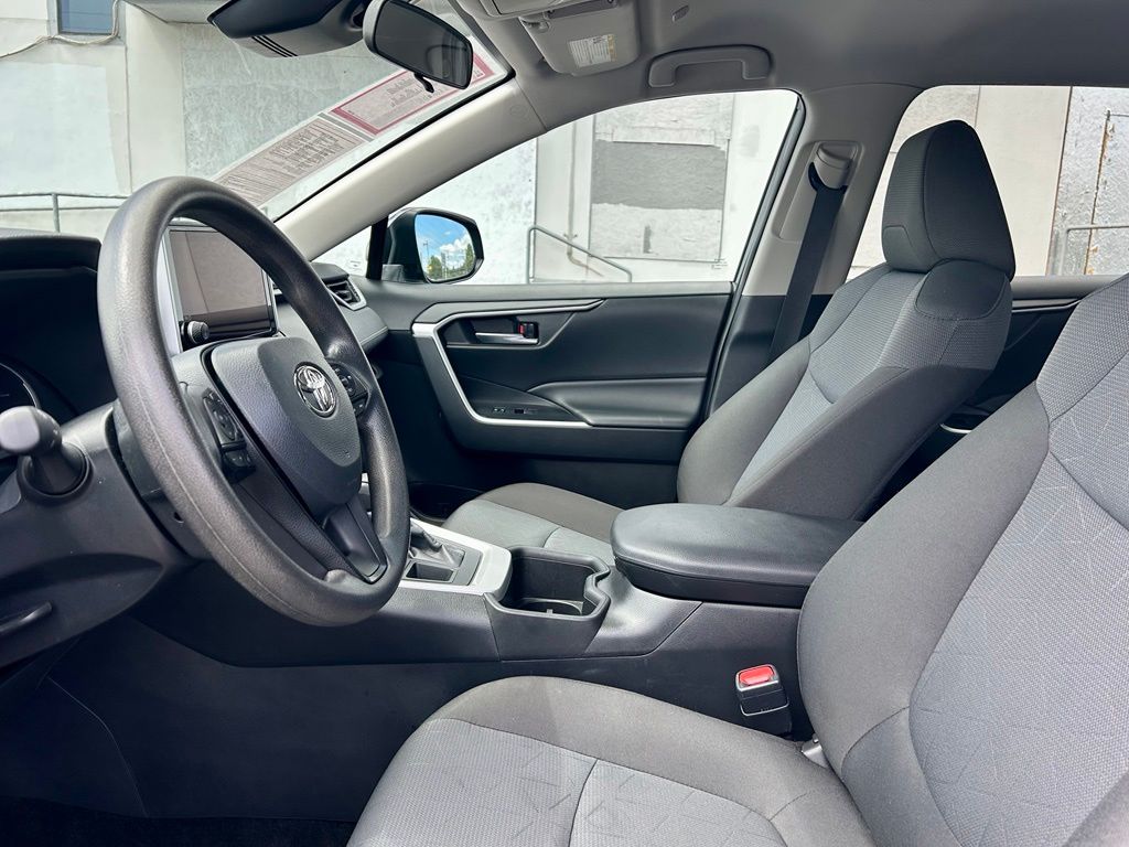 2024 Toyota RAV4 XLE - Photo 10