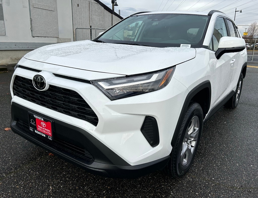 2025 Toyota RAV4 XLE's photo