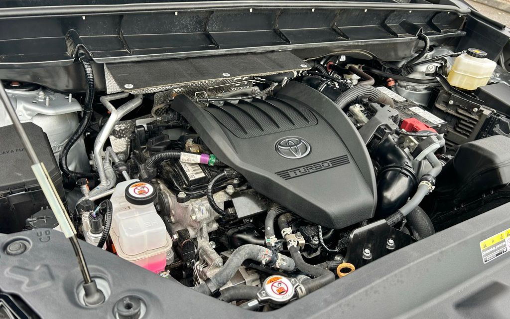 2025 Toyota Highlander LE - Photo 27
