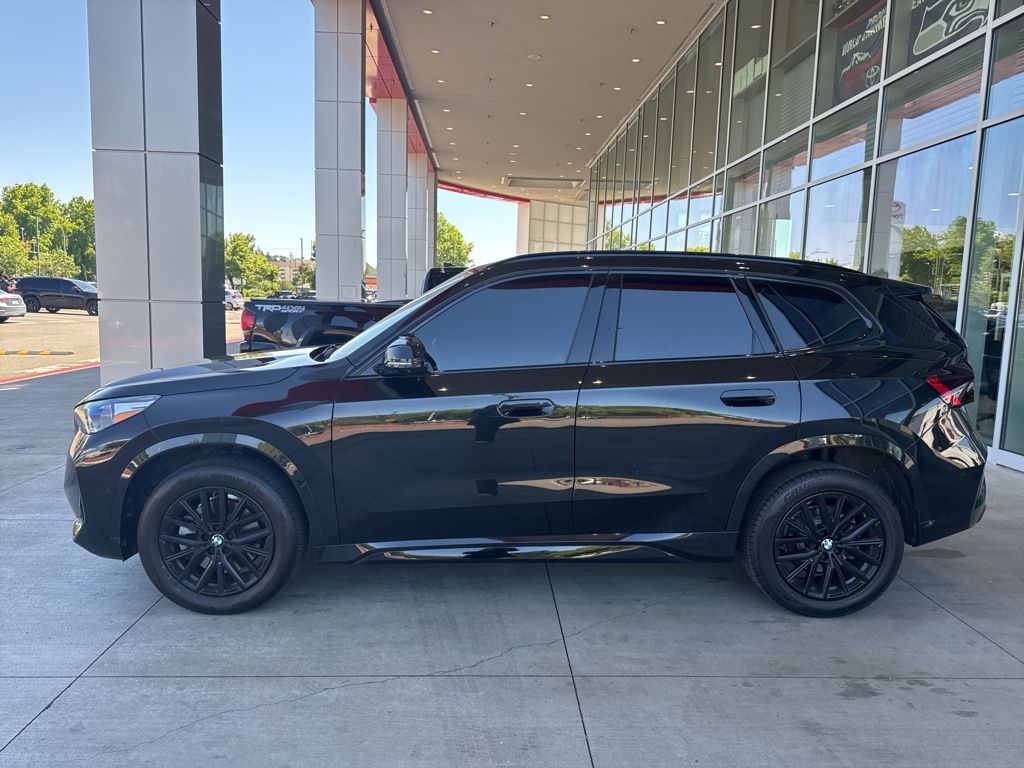 2023 BMW X1's photo