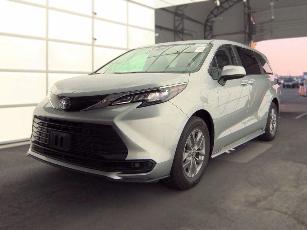 Used 2024 Toyota Sienna LE Minivan/Van