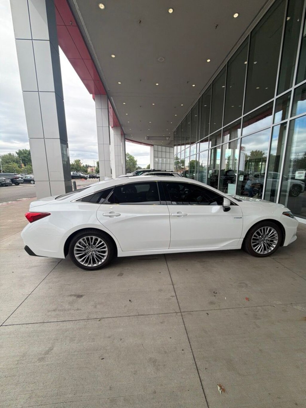 Used 2021 Toyota Avalon Hybrid Limited Sedan