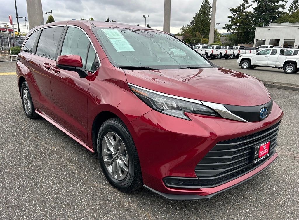 Certified 2024 Toyota Sienna LE Minivan/Van