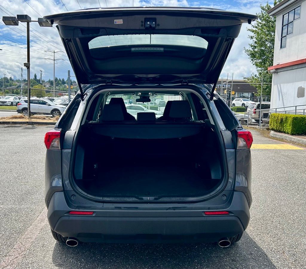 2024 Toyota RAV4 XLE - Photo 25