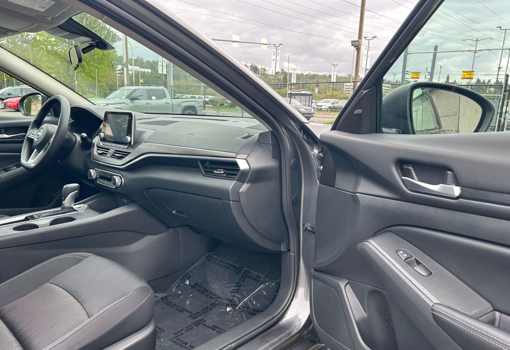 2025 Nissan Altima SV - Photo 15