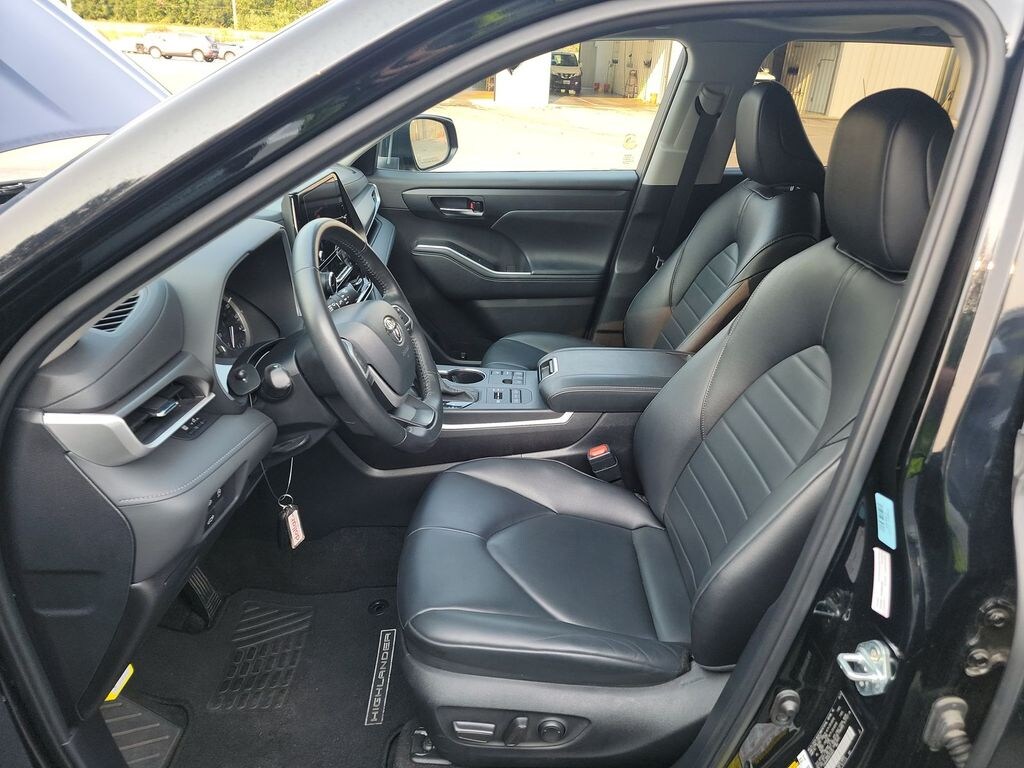 Used 2024 Toyota Highlander XLE SUV