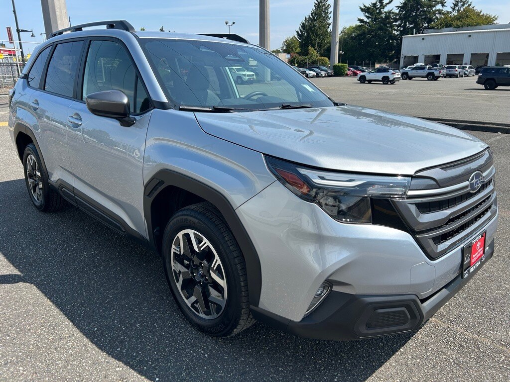 2025 Subaru Forester Premium photo 3