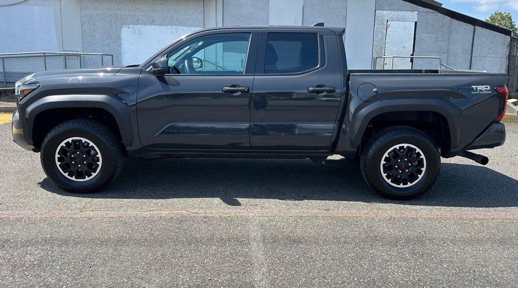2025 Toyota Tacoma SR5 - Photo 8