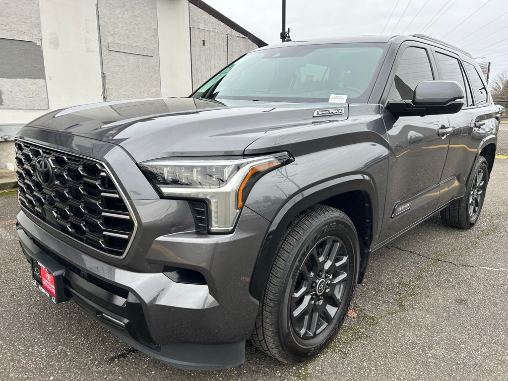 2024 Toyota Sequoia Platinum's photo