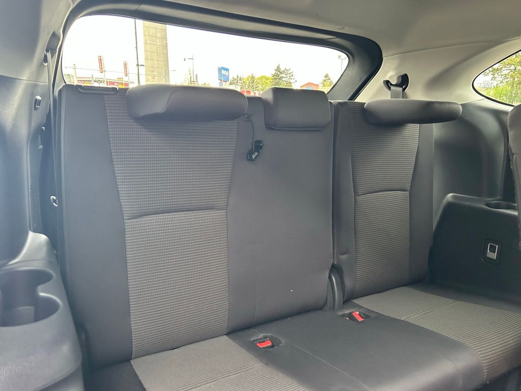 2025 Toyota Highlander LE - Photo 16