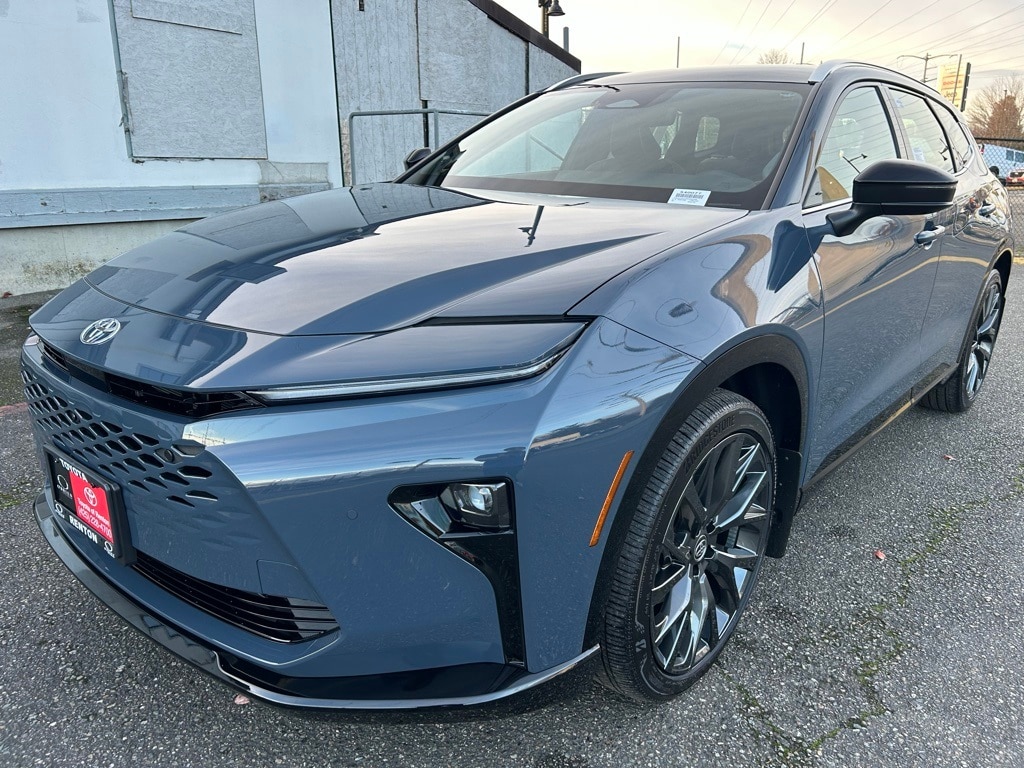 2025 Toyota Crown Signia Limited's photo