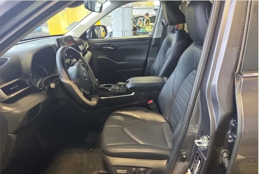 2024 Toyota Highlander XLE photo 3