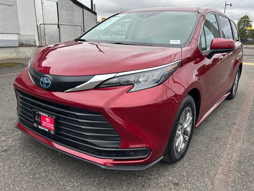 Certified 2024 Toyota Sienna LE Minivan/Van