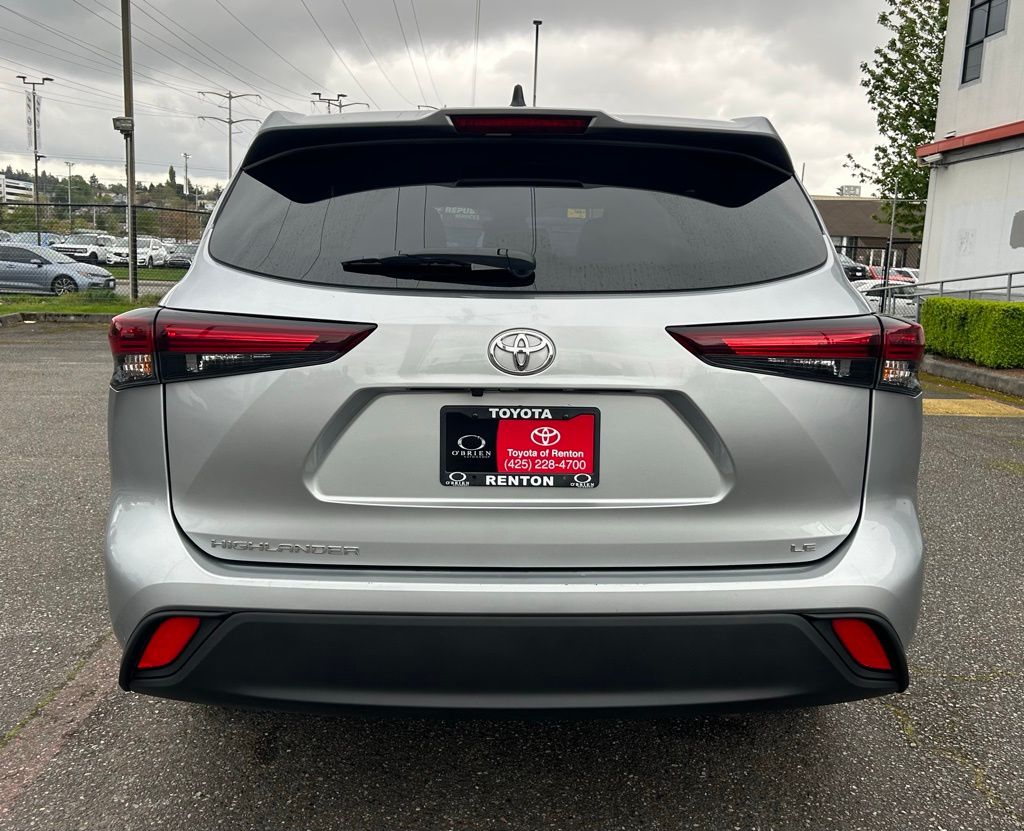2025 Toyota Highlander LE - Photo 6