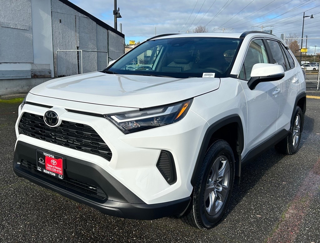 2025 Toyota RAV4 XLE's photo