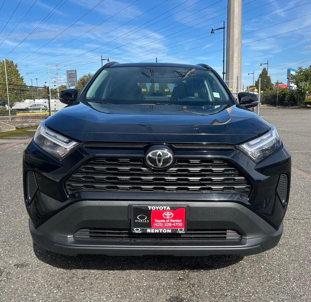 2024 Toyota RAV4 XLE photo 2