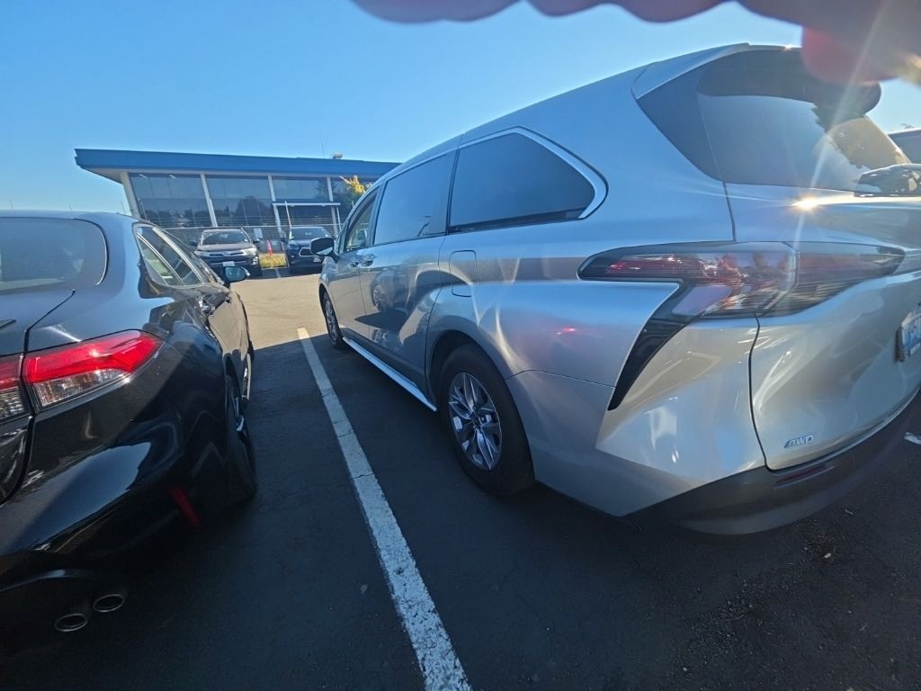 Certified 2023 Toyota Sienna LE Minivan/Van
