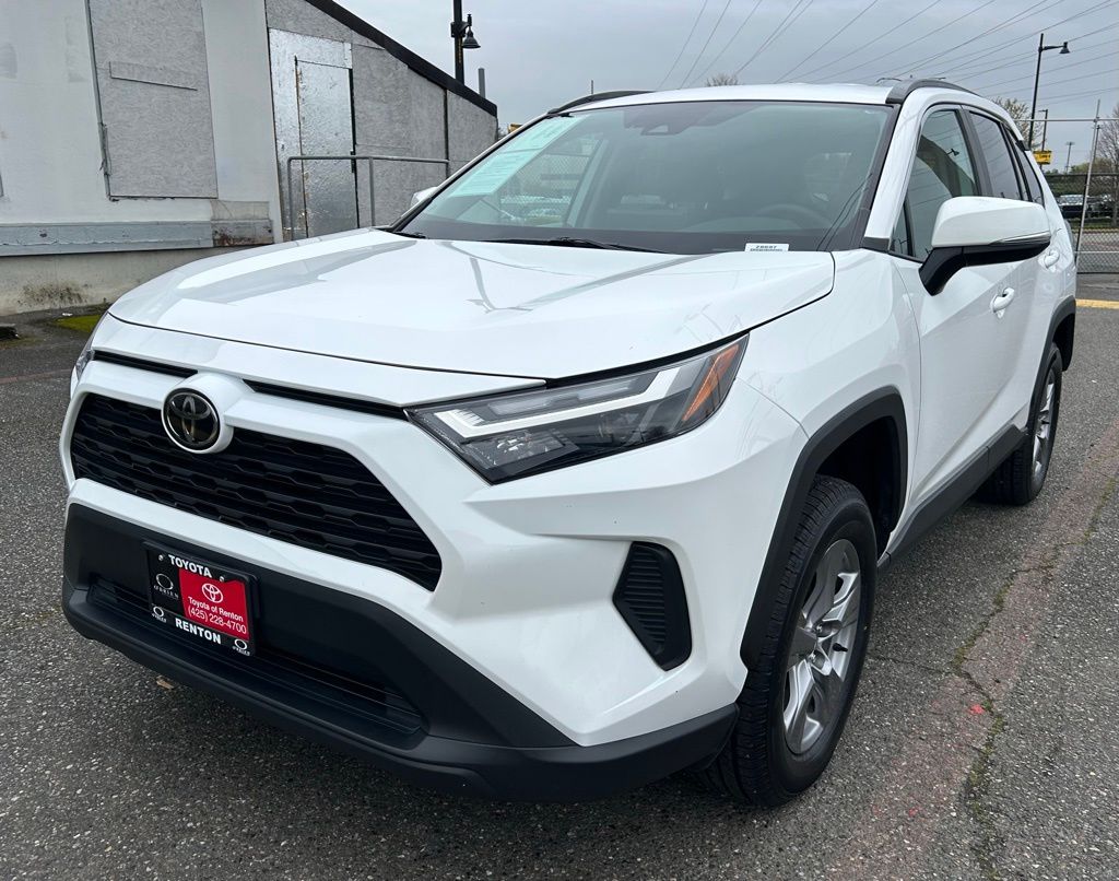 2024 Toyota RAV4 XLE AWD's photo