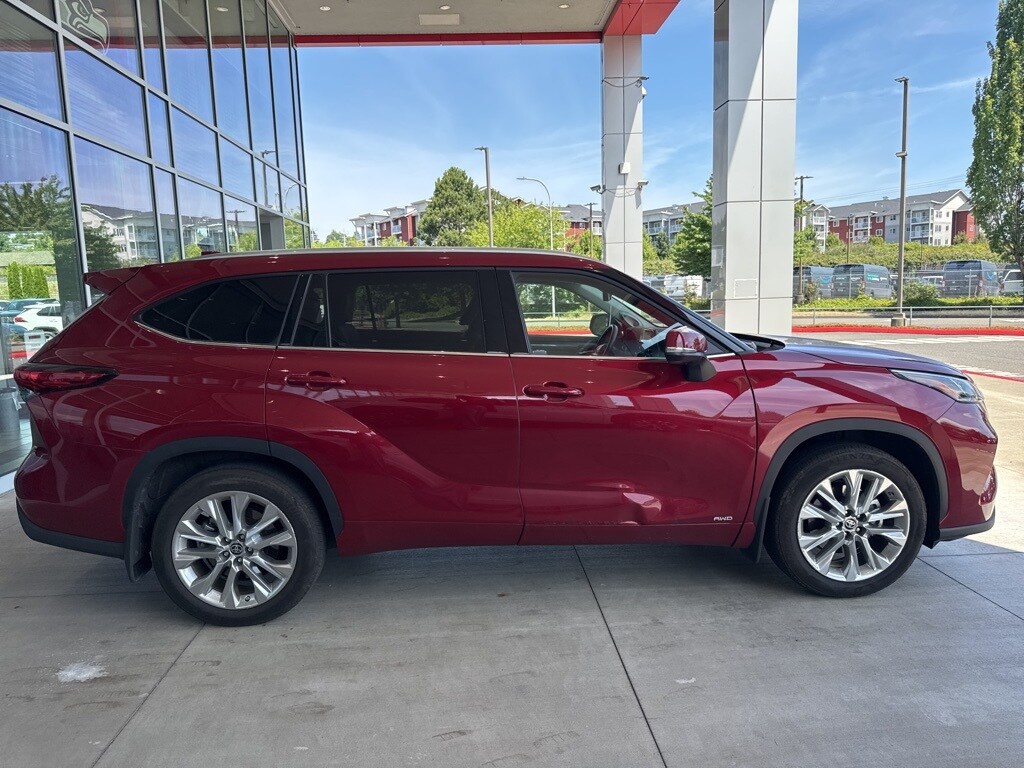 2022 Toyota Highlander Hybrid Limited photo 2